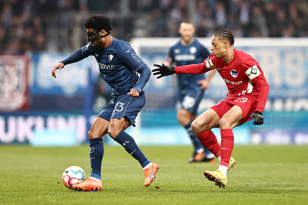 周日032意甲焦点战：AC米兰主场力克佛罗伦萨，2-1奏响胜利凯歌